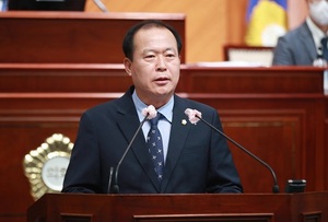 [포토]군산시의회, 의장 김영일·부의장 김우민 의원 선출