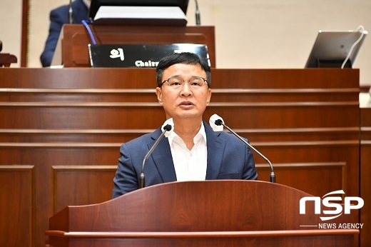 김재천 완주군의회 의원이 2일 제269회 임시회 제2차 본회의 5분 발언을 통해 앞으로 완주군 재정에 큰 어려움이 예상된다며 재정건전성 강화를 당부하고 있다.