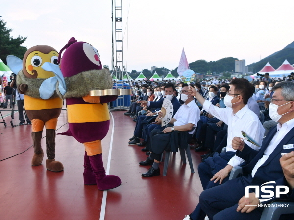 SEMI 곤충엑스포 2022 예천곤충축제가 지난 6일 예천 한천체육공원에서 성대한 개막식과 함께 15일까지 10일간의 대장정에 돌입했다. (사진 = 경상북도)