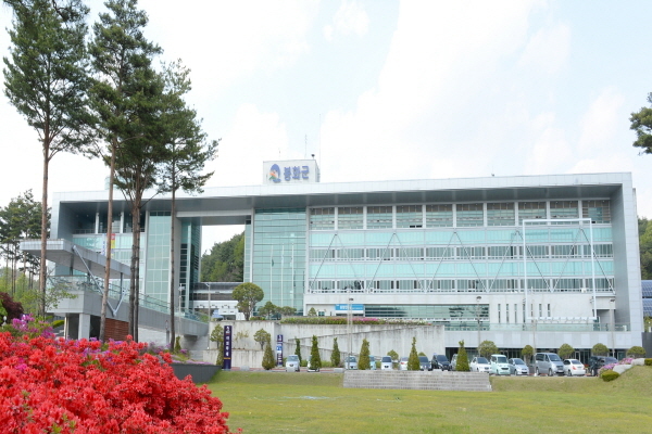 봉화문화원 문화학교 수료식이 25일 봉화문화원에서 개최됐다. 봉화군청 전경