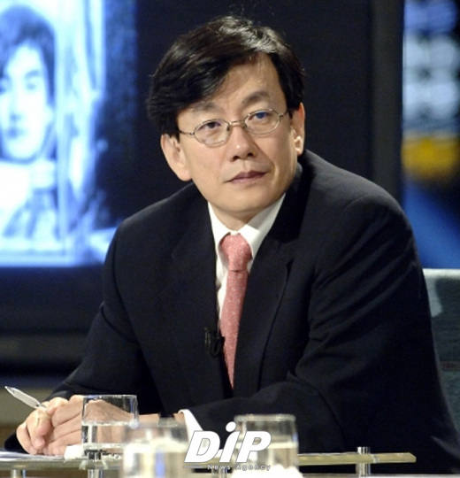 NSP통신-▲19일 방송을 끝으로 <100분 토론>을 하차한 손석희 교수