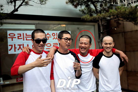 NSP통신-▲한강 투신 헤프닝을 벌인 노진우(원안)<사진출처=레이지본 공식사이트>