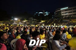 [NSP PHOTO]시민에게 권력을 노무현 2주기 추모콘서트 부산대서 열려