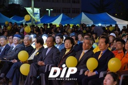 [NSP PHOTO]부산대 노전대통령 2주기 추모콘서트에 참석한 참여정부 인사들