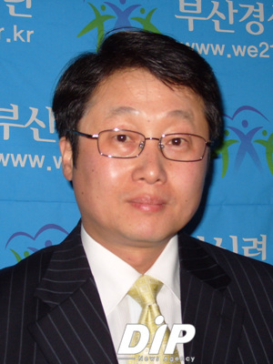 NSP통신-부산경실련 차진구 사무처장은 천혜의 자원인 해운대가 특정인의 이익을 위해 고급아파트와 호텔, 콘도로 점철된 해운대관광리조트라는 거대공룡의 희생양이 되어 시민들에게 상실감을 주는 지역으로 전락해서는 안된다고 주장한다.
