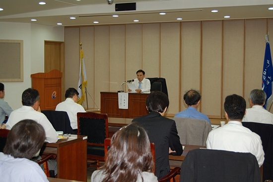 NSP통신-장화익청장이 직접 일본어로 고용노동정책에 대해 설명하고 있다.<사진제공=부산고용노동청>