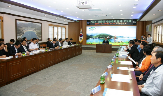 NSP통신-남해군청 회의실에서 개최된 마늘축제 평가보고회.