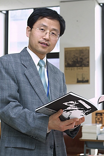 NSP통신-신임회장에 선출된 이진로 영산대 교수. <사진제공=부울경 언론학회>