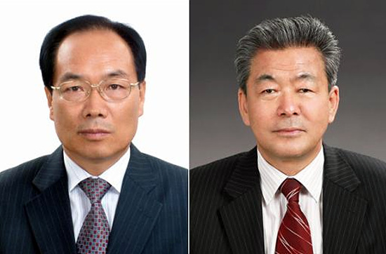NSP통신-오출세 전 기획감사실장(사진 왼쪽), 한호상 전 재무과장.<사진제공=의령군>