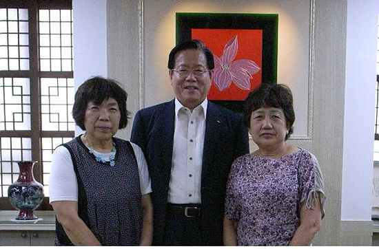 NSP통신-노지마 야스꼬 씨, 김동진 통영시장, 쿠리하라 카즈꼬 씨(좌로부터).<사진제공=통영시>