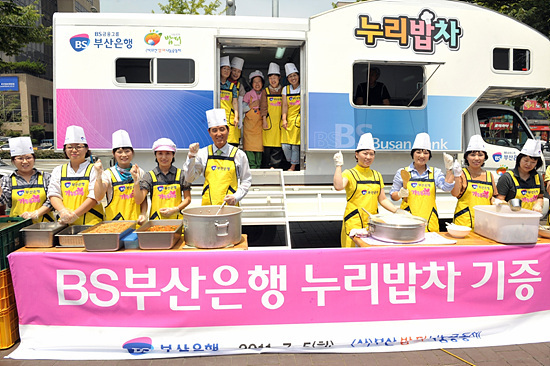 NSP통신-부산밥퍼공동나눔체에 기증한 누리밥차.<사진제공=부산은행>