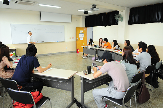 NSP통신-교내 어학연수 장면.<사진제공=경성대>