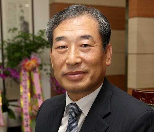 NSP통신-새롭게 취임한 김정강 김해 부시장<사진=김해시>
