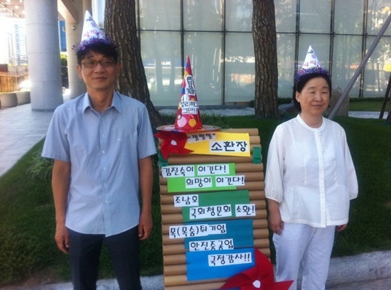 NSP통신-한진중공업 본사 앞에서 1인 시위를 벌이고 있는 안효상 대표와 진보신당 심상정 고문. <사진제공=사회당>