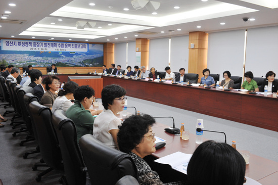 NSP통신-26일 시청 회의실에서 양산시 여성정책 중장기 발전계획 최종보고회를 개최했다.<사진제공=양산시>