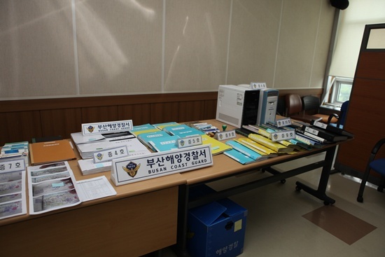 NSP통신-사업장 압수수색 장부 등 증거자료.<사진제공=부산해경>
