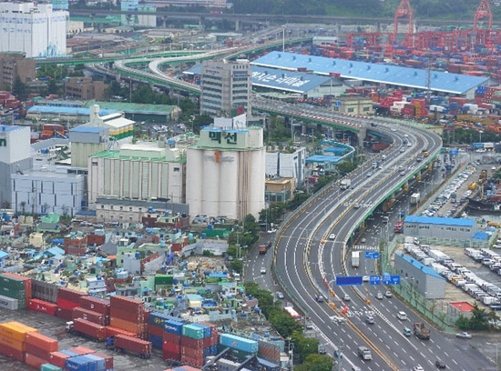 NSP통신-7월 24일 준공한 항만순환도로. <사진제공=부산항만청>