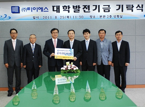 NSP통신-(왼쪽부터) 염재상 교무처장, 안병규 대학발전협력원장, 이찬규 총장, 안승욱 대표이사.<사진제공=창원대>