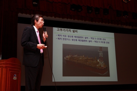 NSP통신-백점기교수가 해양플랜트 R&D허브 구축의 중요성을 강조하고 있다.