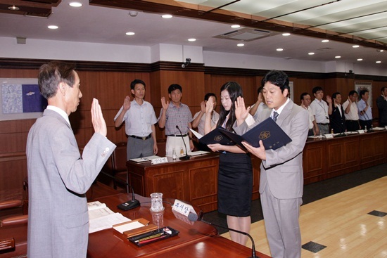 NSP통신-체납액 특별징수단 발대식을 갖고있다. <사진제공=밀양시>