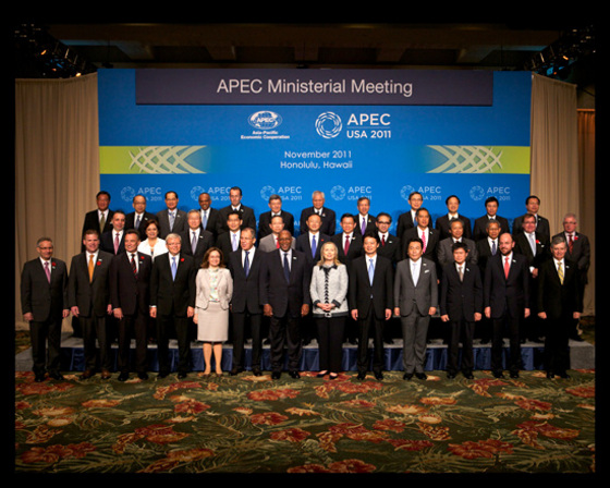 NSP통신-제23차 APEC 합동각료회의에 참석한 각국 장관들이 기념 사진을 촬영하고 있다. (APEC 제공)