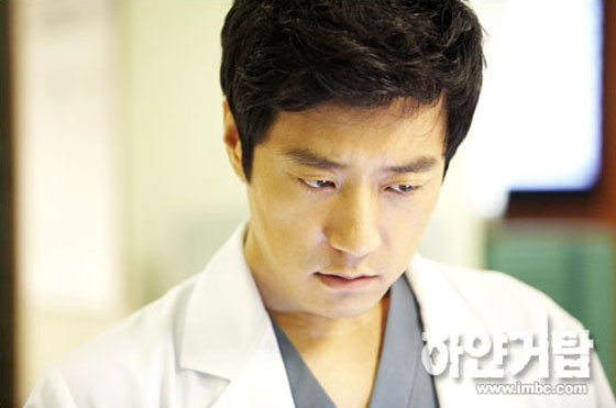 NSP통신-▲MBC 드라마 하얀거탑에 출연한 김명민 (MBC)