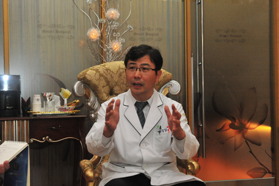 NSP통신-스마트병원 김양후 원장은 진정한 의료서비스로 지역 주민들과 함께 하고 그 다음 의료관광을 논하자는 주장이다.