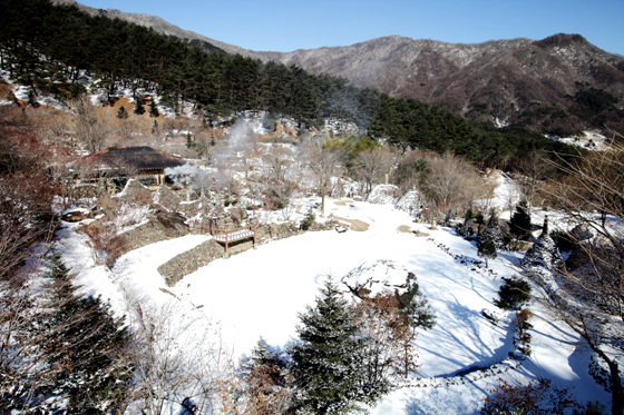 NSP통신-눈덮인 하동 청학동 삼성궁 (하동군 제공)