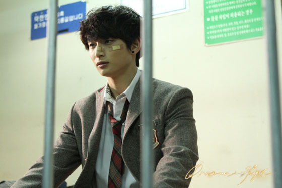 [NSP PHOTO]드림하이2 정진운, 밴드 붙이고 유치장 감금 왜?