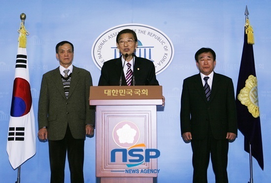 NSP통신-선경식 창조한국당 원내대표가 국회 정론관에서 야권연대 불참의사를 밝히고 있다