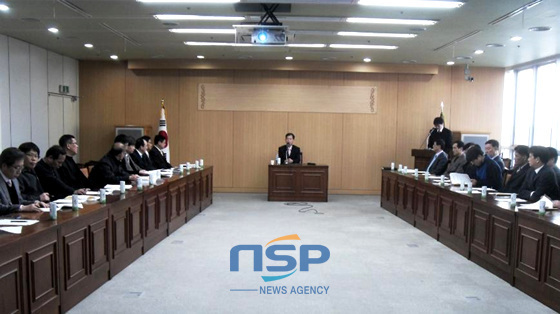 NSP통신-사상권관위가 14일 오후 사상구청 3층 영상회의실에서 사상구 선거담당 공무원들을 대상으로 회의를 개최하고 있다. (사상구선관위 제공)