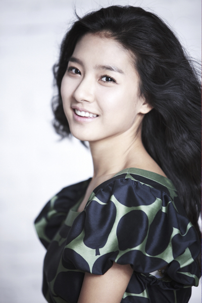 [NSP PHOTO]해피엔딩 김소은, 도도 호텔리어 변신…강타와 러브라인 기대감↑
