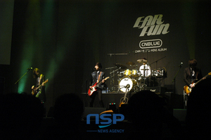 [NSP PHOTO]씨엔블루, 음원 이어 2AM · 빅뱅 · 샤이니 제치고 음반 판매 1위 狂風