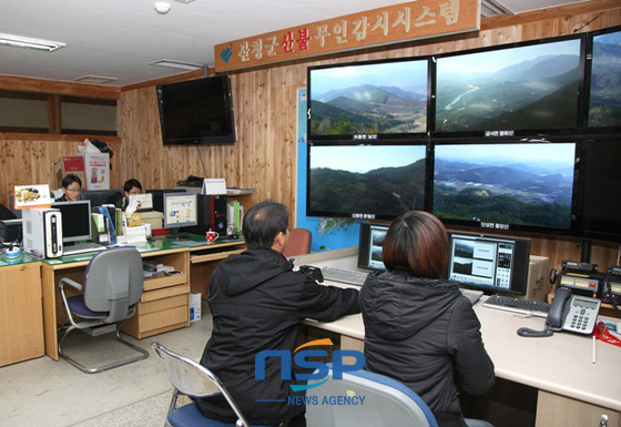 NSP통신-산청군 산불 무인감시시스템 상황실 모습. (산청군 제공)