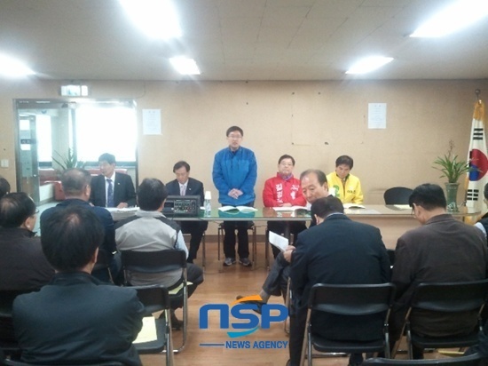 NSP통신-길정우 양천갑 새누리당 후보와 이용선 양천을 민주통합당 후보와 함께 방문한 개인택시 양천지부사무실에서 개초한 간담회에서 김용태 의원이 발언하고 있다.