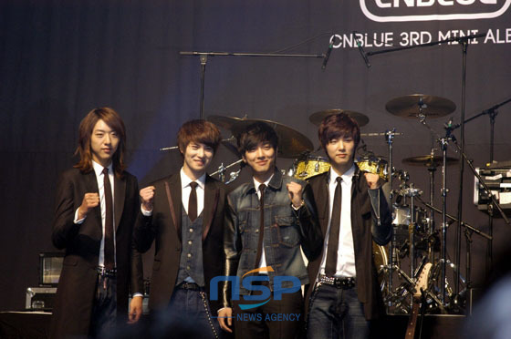 [NSP PHOTO]온정 밴드 씨엔블루, 아프리카에 씨엔블루 학교 건립 후원