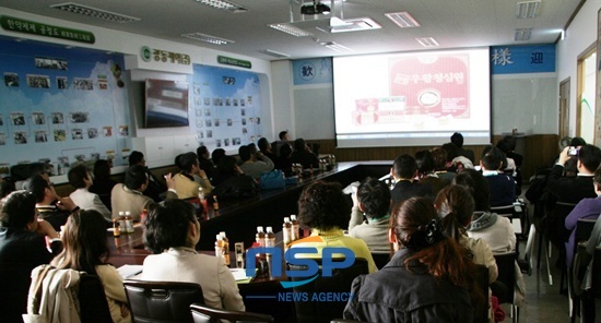 NSP통신-경옥회 회원들이 광동제약에서 한방제제의 효등에 대한 교육을 받고 있다.