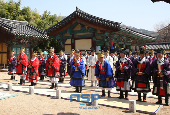 NSP통신-가락국 시조대왕 숭선전 춘향대제 장면. (경남도 제공)