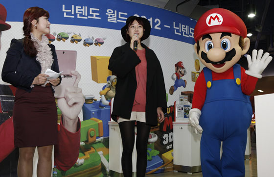 [NSP PHOTO]공효진, 닌텐도 게임 체험장 독특 마법사 패션 눈길