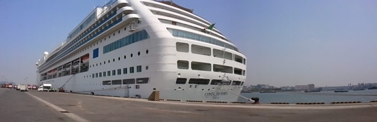 NSP통신-7만 5천톤급 초호화 크루즈 유람선 COSTA Cruise의 Costa Victoria호가 4일 오전 인천 북항 동부부두에 입항해 있다.