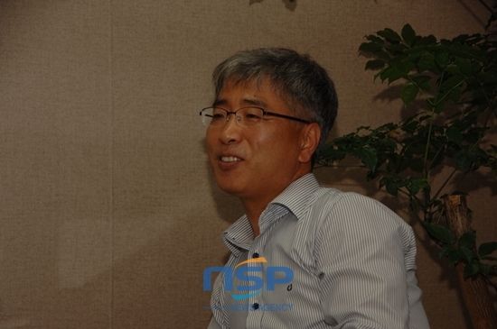 NSP통신-Kim Pil-ho, the president of The Whole Quick Service Transportation Business Association is explaining about Domestic Qu