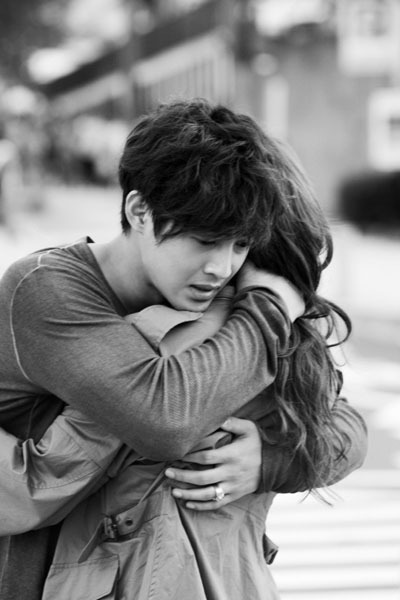 [NSP PHOTO]도시정벌 김현중-정유미, 눈물 핑도는 애틋 포옹 궁금증 증폭
