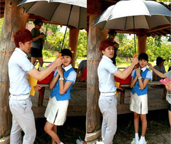 [NSP PHOTO]김소현, 우산을 파라솔로 원근감 없는 소두 인증샷 눈길