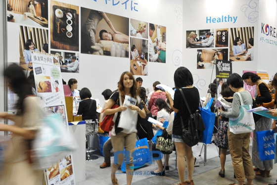 NSP통신-Jata 박람회 한국 의료 관광 홍보부스로 끊임없이 관람객들의 발길이 이어지고 있다. (이승후 기자)