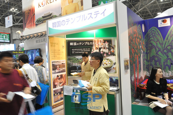 NSP통신-대한불교조계종 한국불교문화사업단 템플스테이팀 홍민석 팀장이 한국 템플스테이에 대한 설명에 열중하고 있다. (이승후 기자)