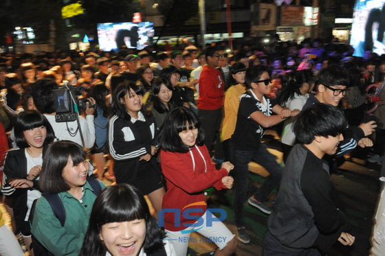 NSP통신-420 посетителей танцуют под Jinju style (Пред. г. Чинжу)