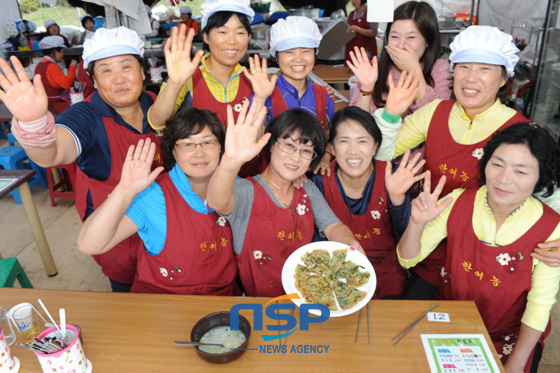 NSP통신-Девять женских групп из местных жителей объединились, чтобы приветствовать гостей фестиваля (пред. г. Чинжу)