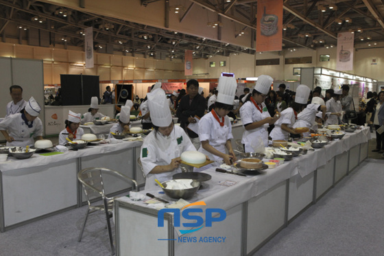 NSP통신-去年食品展中的糕点制作竞赛现场