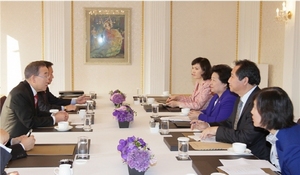 [NSP PHOTO]김금래 장관, 반기문 유엔사무총장과 여성 역량 강화 방안 논의