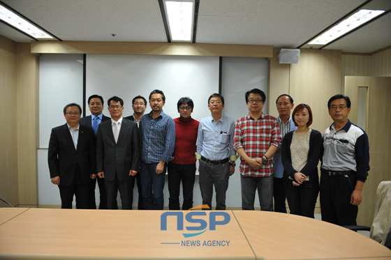 NSP통신-투자설명회에 참석한 김찬호 제주도 투자유치과 사무관, 김명환 광양만권경제자유구역청 일본팀장, GAI그룹 찰리 타가이로 회장 등 관계자, 김용권 코비즈 운영위원장(왼쪽부터). (김동은 기자)